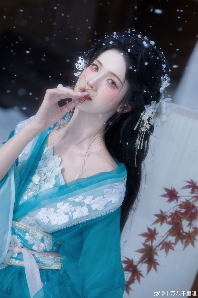 雪落下的声音 十里呐超话### 📷亦晚洲 💄婷婷不吃西红柿🍅 ​ 预览 3