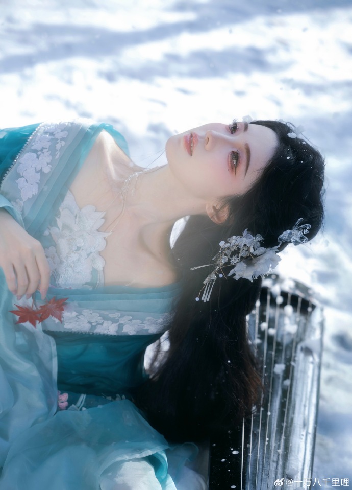 雪落下的声音 十里呐超话### 📷亦晚洲 💄婷婷不吃西红柿🍅 ​ 预览 6