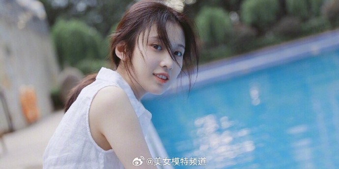 张慧雯美腿私服写真 ​ 预览 2