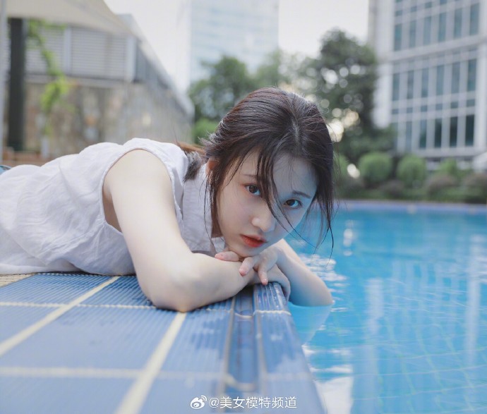 张慧雯美腿私服写真 ​ 预览 5