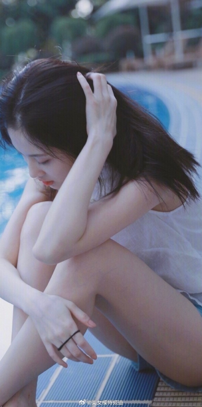 张慧雯美腿私服写真 ​ 预览 6