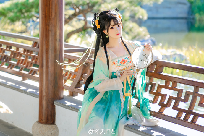 存存这套汉服～贤哥的汉服太好看了，还有绝佳晴天非常满意出镜：@贤儿sherry  预览 2