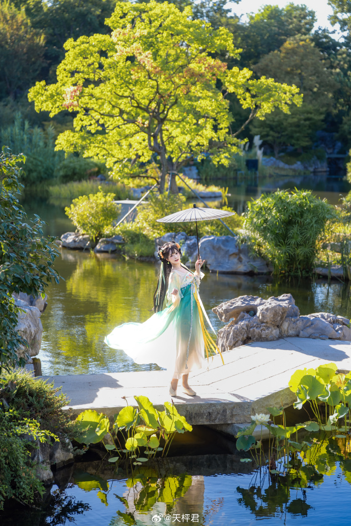 存存这套汉服～贤哥的汉服太好看了，还有绝佳晴天非常满意出镜：@贤儿sherry  预览 3