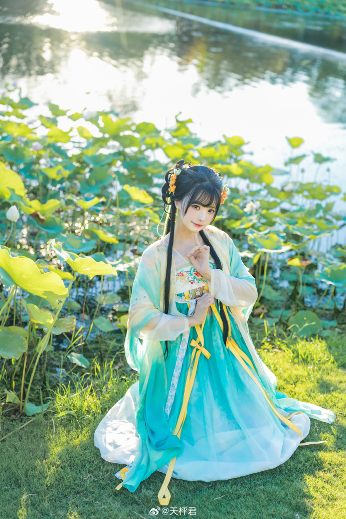 存存这套汉服～贤哥的汉服太好看了，还有绝佳晴天非常满意出镜：@贤儿sherry  预览 4