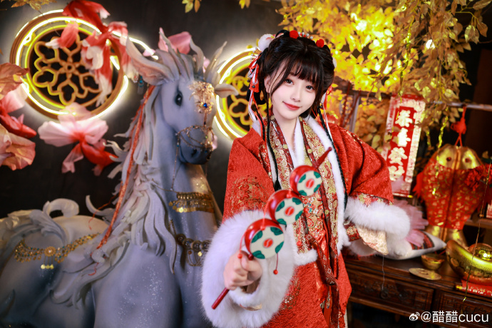 🏮除夕快乐，招财进——你！🏮摄影：@不会拍照的张三丰 灯光：@灰瞳今天该修图了  预览 3