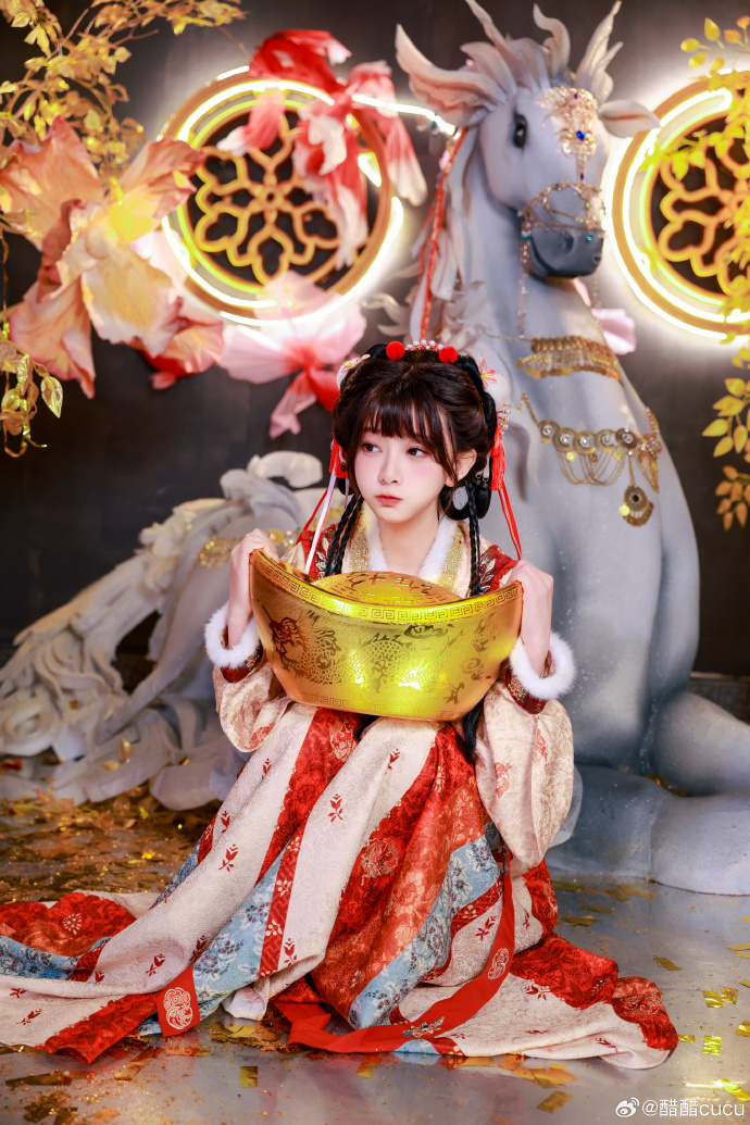 🏮除夕快乐，招财进——你！🏮摄影：@不会拍照的张三丰 灯光：@灰瞳今天该修图了  预览 4
