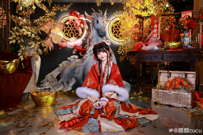 🏮除夕快乐，招财进——你！🏮摄影：@不会拍照的张三丰 灯光：@灰瞳今天该修图了  预览 5