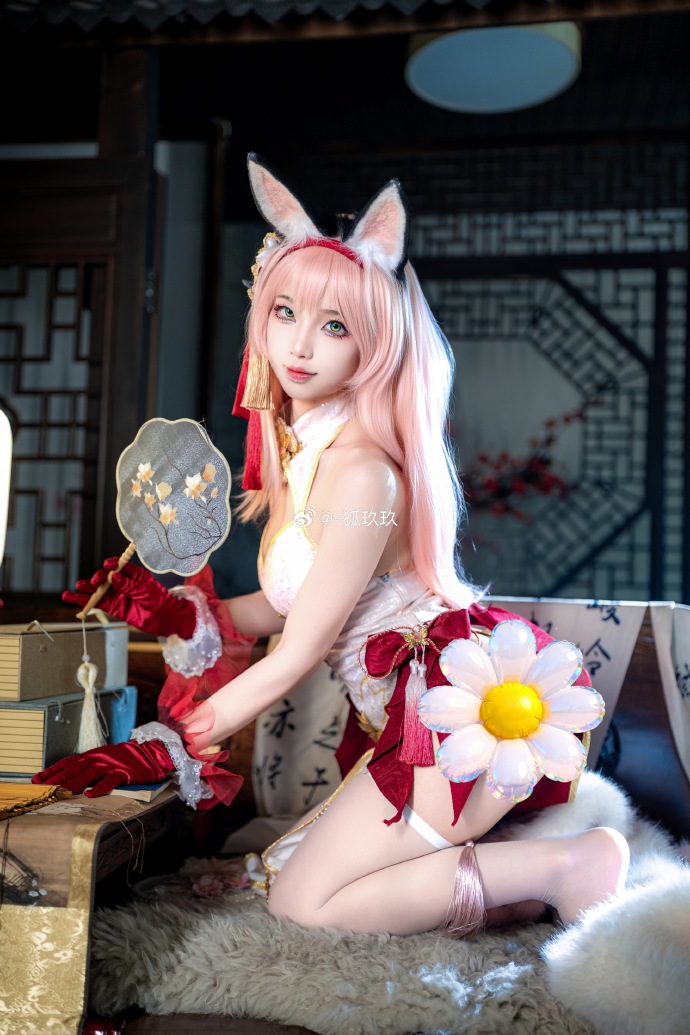 【碧蓝航线】花月「春意．月华盎然」旗袍cos“春节期间要摆在指挥室的花•要选哪一 预览 3