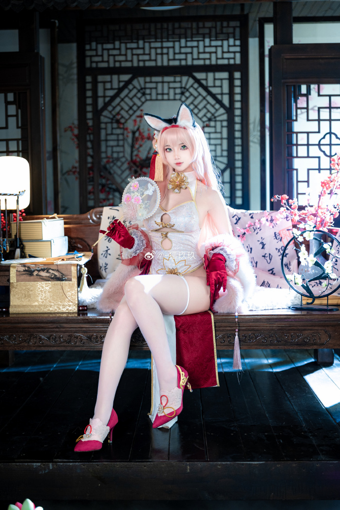 【碧蓝航线】花月「春意．月华盎然」旗袍cos“春节期间要摆在指挥室的花•要选哪一 预览 4