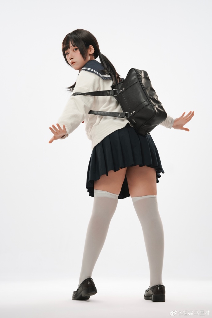 小柚Yuziki超话## jk写真｜喂！走得太慢的话就只能跟在我屁股后面了哦𛰙 预览 5