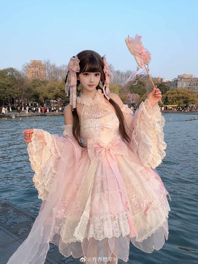 正是江南好风景落花时节又逢君 ​ 预览 4