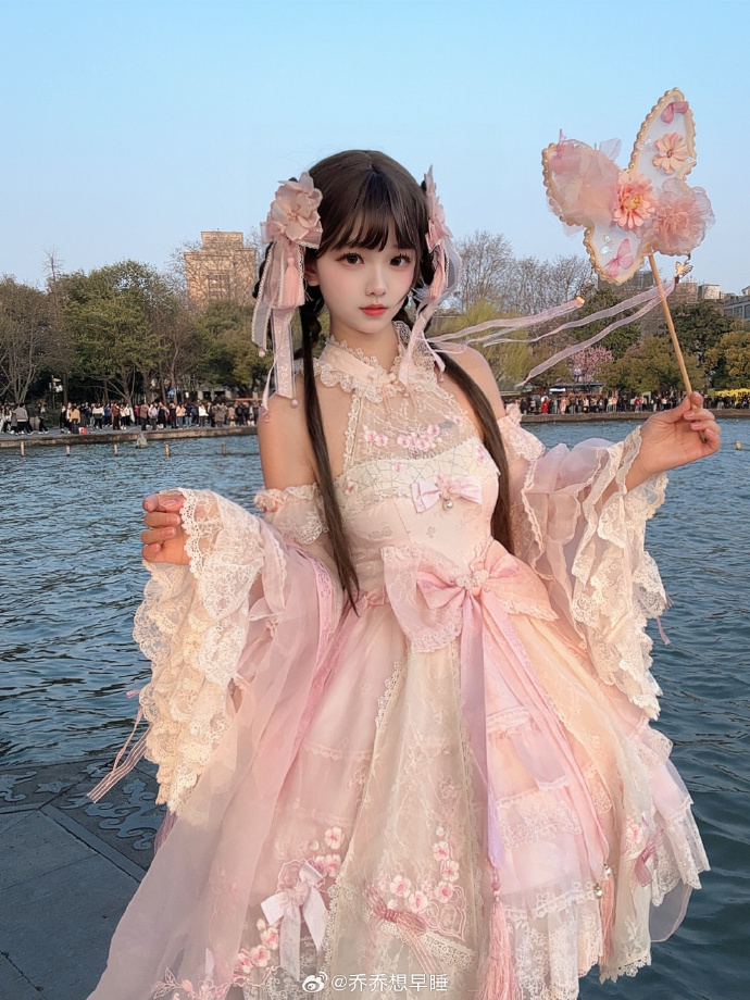 正是江南好风景落花时节又逢君 ​ 预览 5