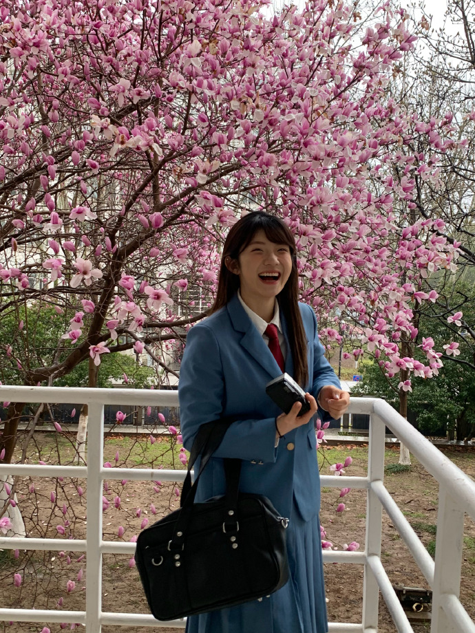 今天又去拍花了，穿上jk制服 回想起去年也是这个时候，不过今年反倒觉得这身不符合 预览 6