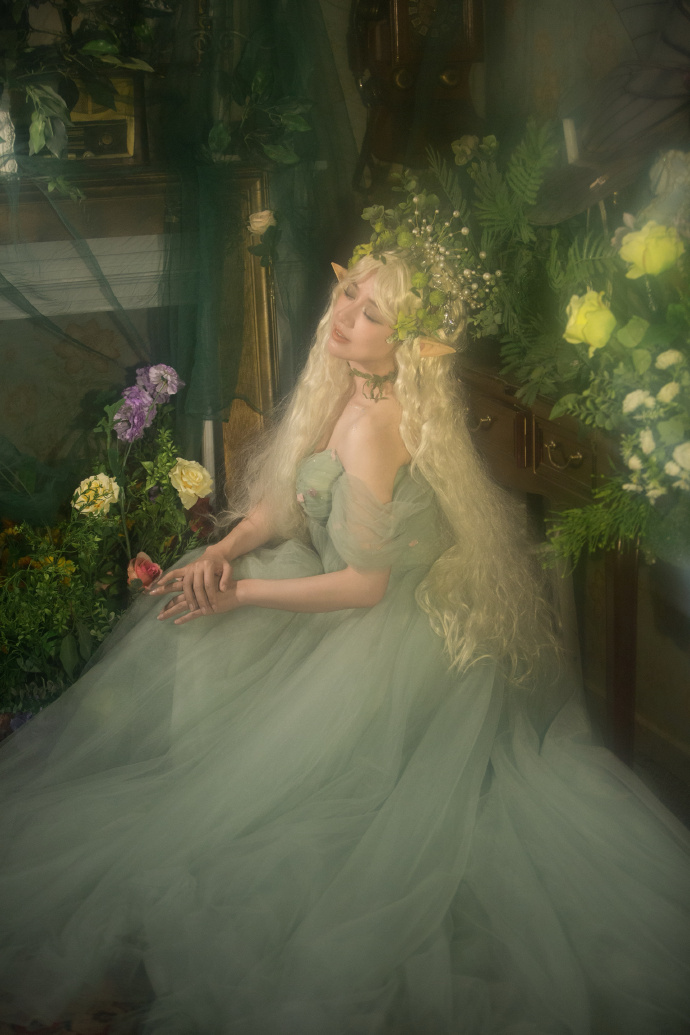 # 在那被人遗忘的花园废墟里，精灵守护着每一朵花的绽放与凋零。（你们都说精灵这一 预览 3