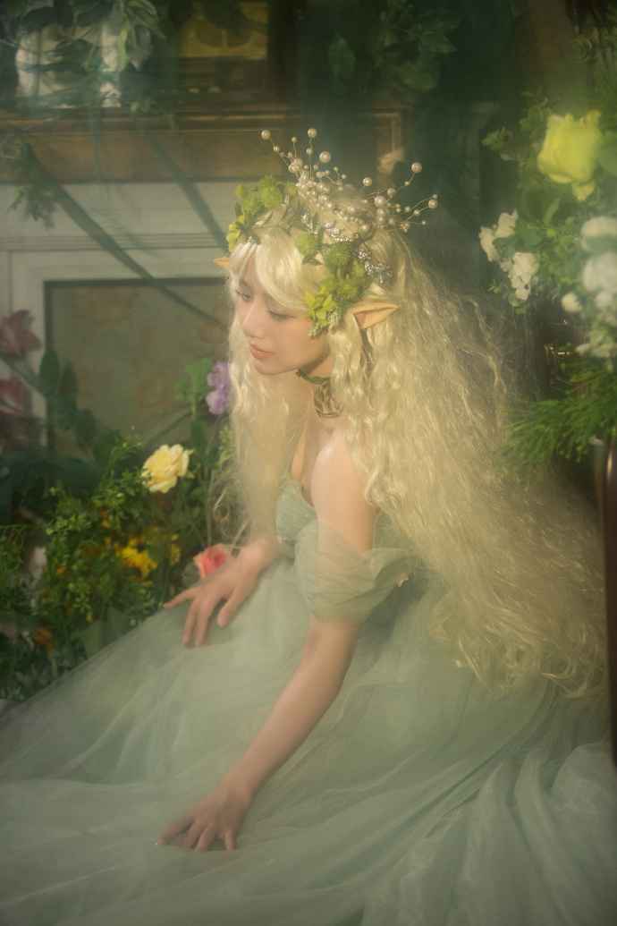 # 在那被人遗忘的花园废墟里，精灵守护着每一朵花的绽放与凋零。（你们都说精灵这一 预览 4