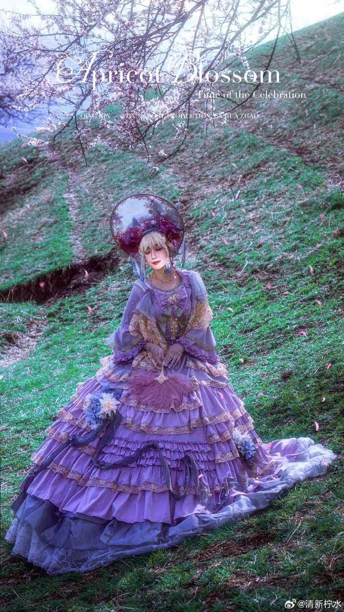 ### lolita正片 庆典之期当春风吻上裙摆，盛放的杏花便成了庆典之期最盛大