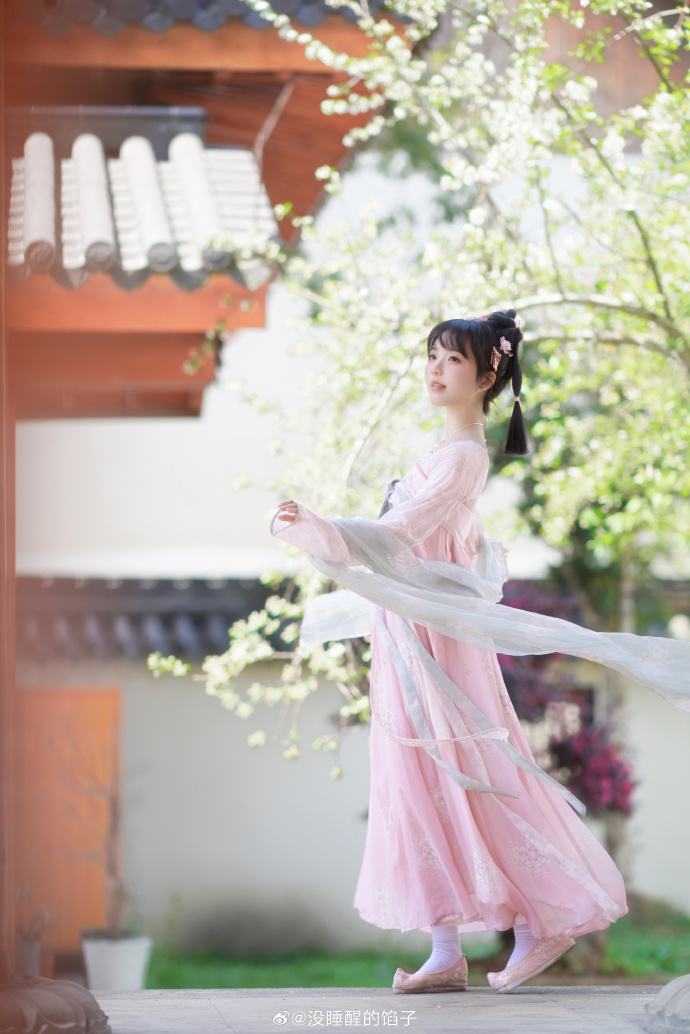 「水天清话，院静人销夏」立夏汉服超话### ​ 预览 2
