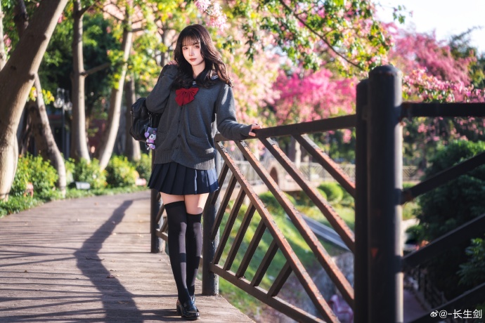 ### 出镜：@挽希- 📷：我去年年底去拍的异木棉jk！ ​ 预览 2