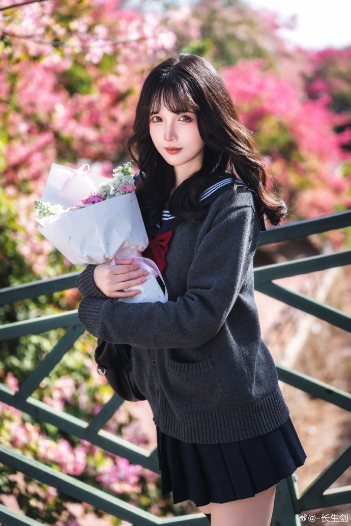 ### 出镜：@挽希- 📷：我去年年底去拍的异木棉jk！ ​ 预览 3