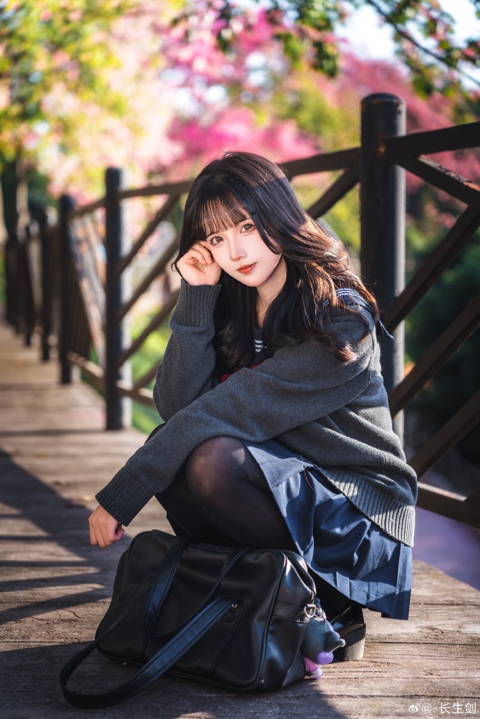 ### 出镜：@挽希- 📷：我去年年底去拍的异木棉jk！ ​ 预览 4