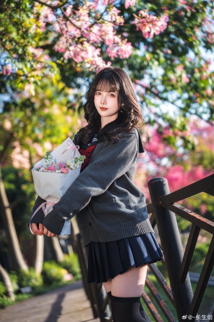### 出镜：@挽希- 📷：我去年年底去拍的异木棉jk！ ​ 预览 6