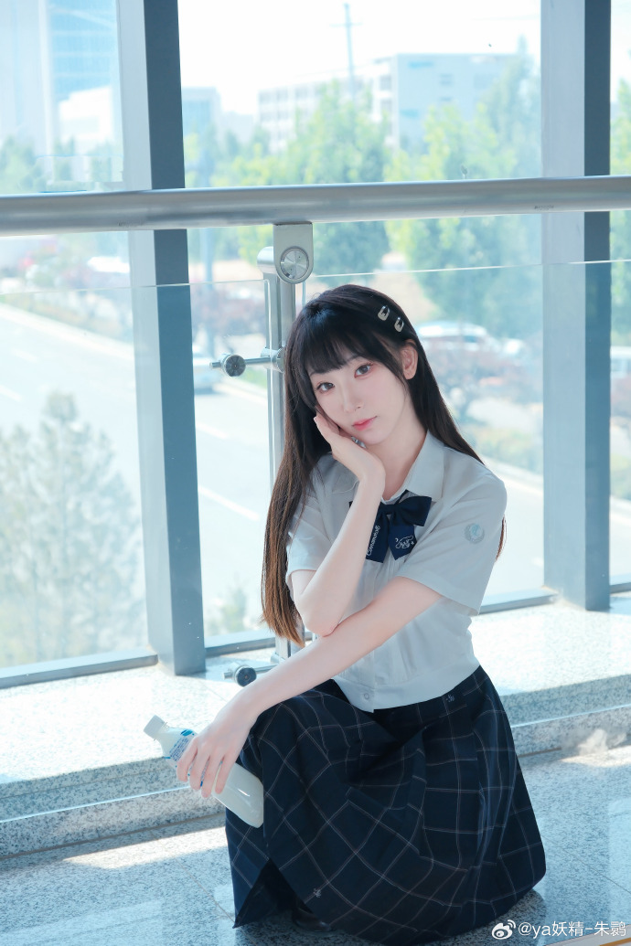 ya妖精超话## —— 花と水飴，最終電車——📷:poppy久违的拍了jk制服 预览 1