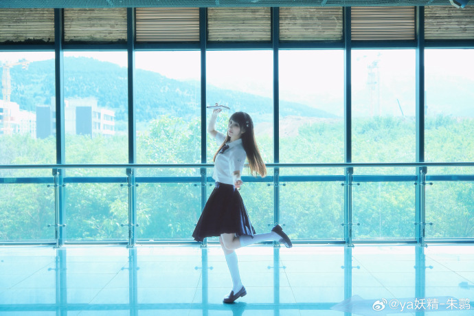 ya妖精超话## —— 花と水飴，最終電車——📷:poppy久违的拍了jk制服 预览 2