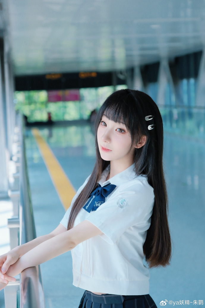 ya妖精超话## —— 花と水飴，最終電車——📷:poppy久违的拍了jk制服 预览 3