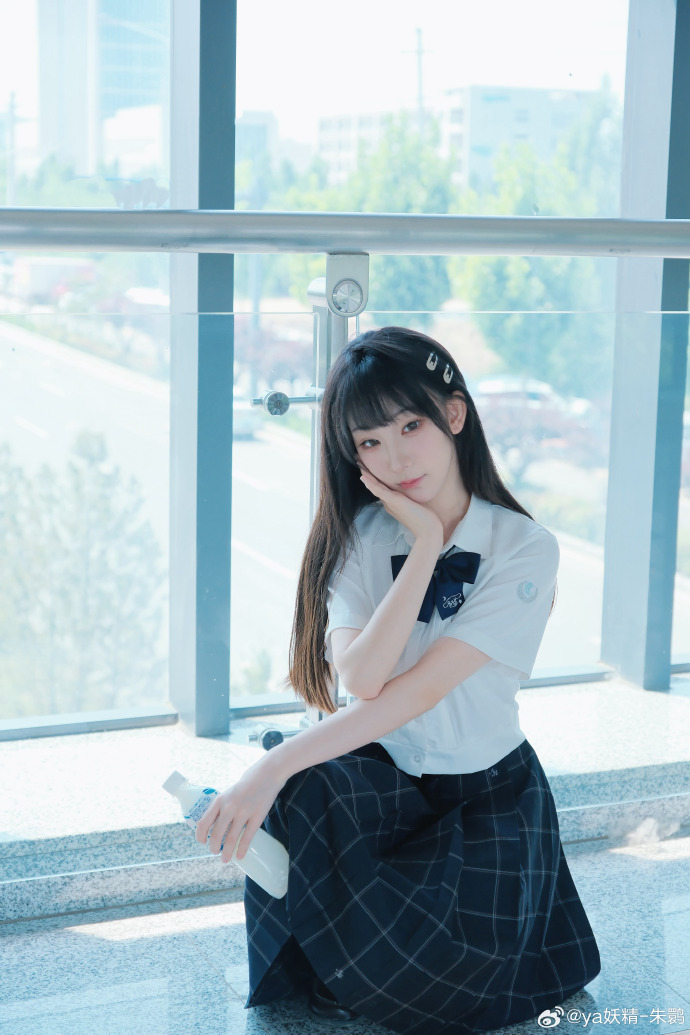 ya妖精超话## —— 花と水飴，最終電車——📷:poppy久违的拍了jk制服 预览 6