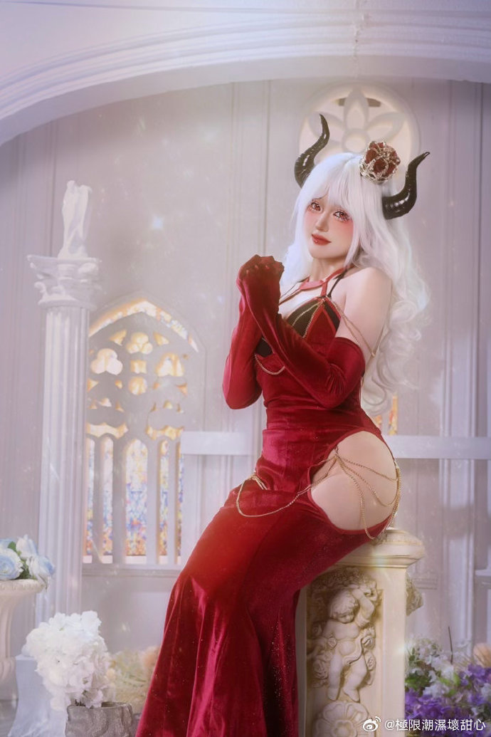 今天发发新鲜热乎的魅魔晚礼服都来参加魅魔晚宴吧嘻嘻@火华家原创设计 @杏子夫人  预览 4