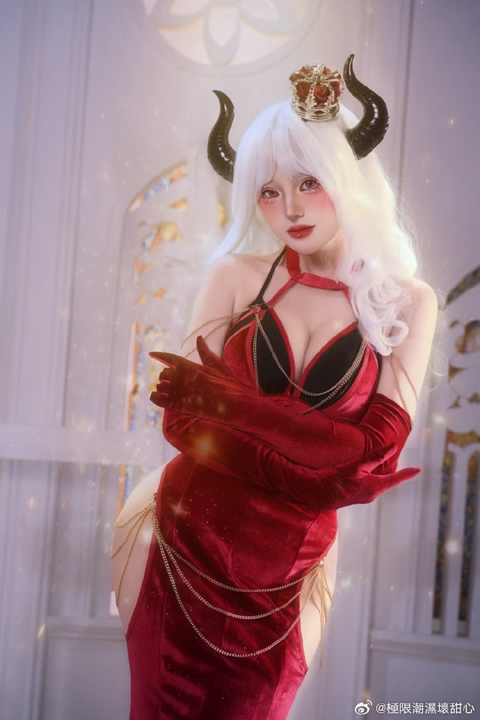 今天发发新鲜热乎的魅魔晚礼服都来参加魅魔晚宴吧嘻嘻@火华家原创设计 @杏子夫人  预览 6