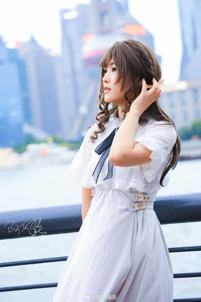 写真｜江风漫盛夏，绝色揽尽都市风华。### ​ 预览 1