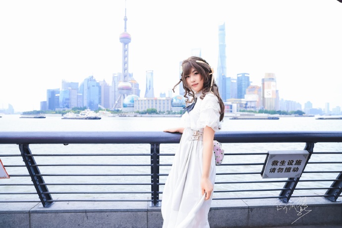 写真｜江风漫盛夏，绝色揽尽都市风华。### ​ 预览 5
