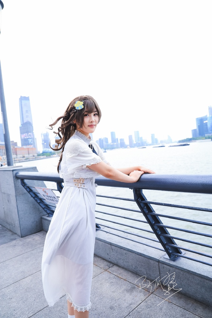 写真｜江风漫盛夏，绝色揽尽都市风华。### ​ 预览 6