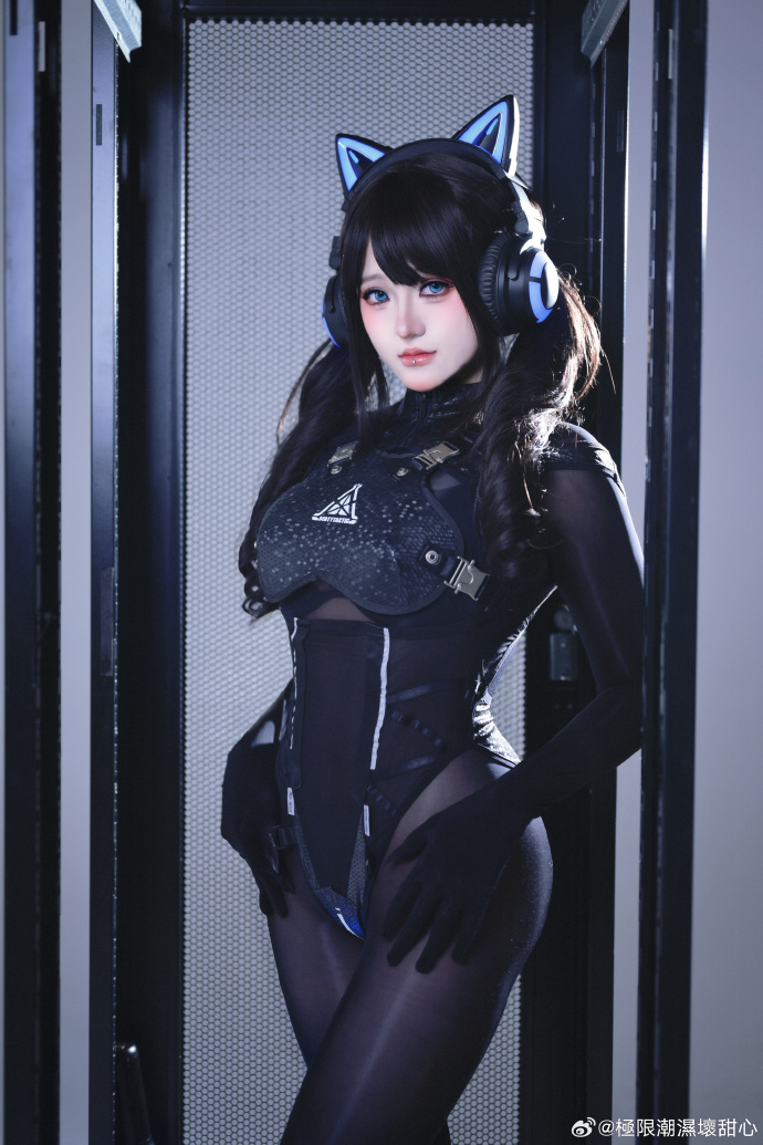 # 你订购的奇怪机器人到货了 请签收 衣服推荐：@得体社 ​ 预览 6