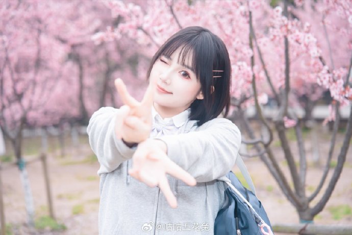 初春时候拍的fafa开心₍ᵔ•ᴗ•ᵔ₎📷：@极地羽翼 ### ​ 预览 4