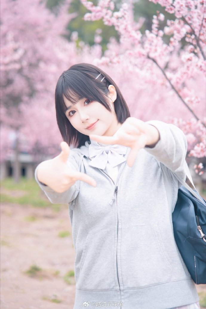 初春时候拍的fafa开心₍ᵔ•ᴗ•ᵔ₎📷：@极地羽翼 ### ​ 预览 6