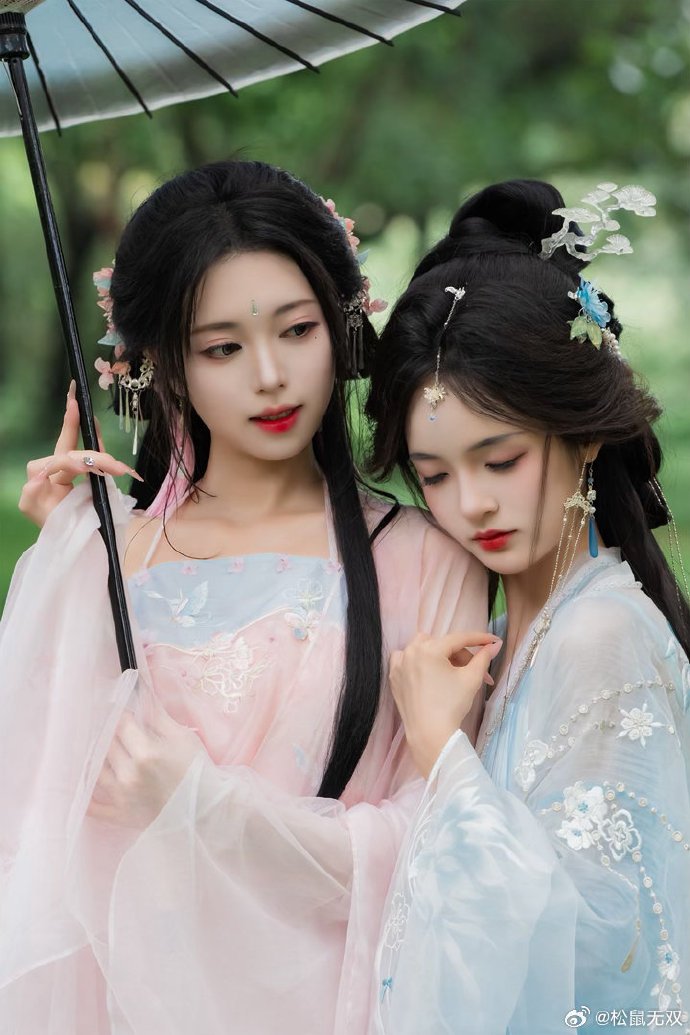 双姝出镜：柒柒&小十九📷：Sony a7m4 + 腾龙70-180mm f2.8