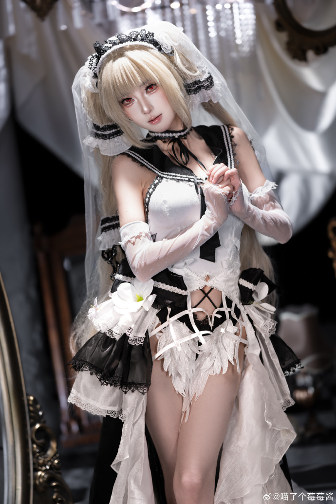 “完美落幕，今晚的舞会到此结束”📷 @帝_三 👗 @爪子与匣子 🧱➕🐷 啾 三人 预览 5