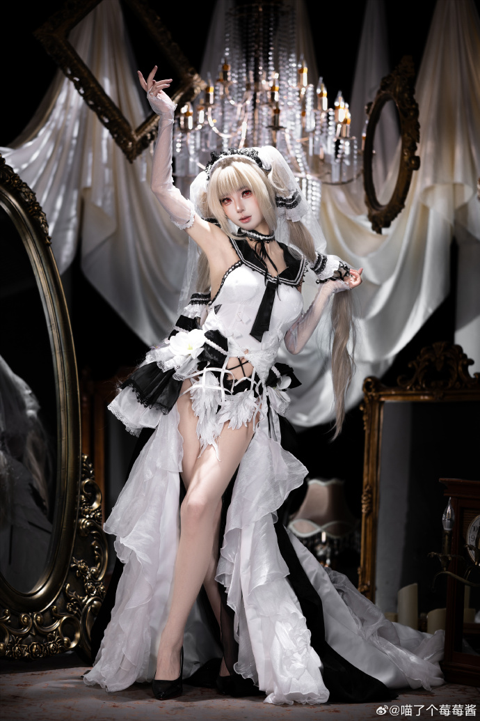 “完美落幕，今晚的舞会到此结束”📷 @帝_三 👗 @爪子与匣子 🧱➕🐷 啾 三人 预览 6