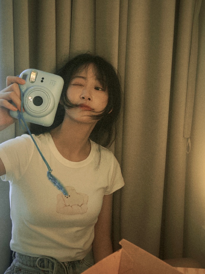 杨肸子的温柔私服，短发白T牛仔，青春可人的小姐姐。杨肸子超话 ​ 预览 5