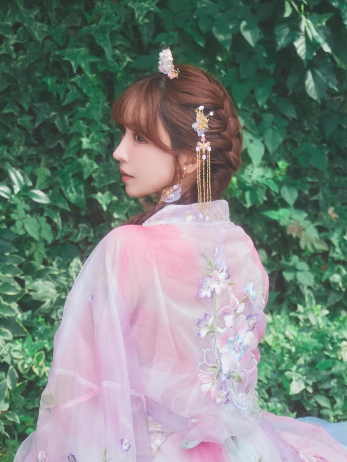 嗯，这汉服……就很优雅# ​ 预览 3