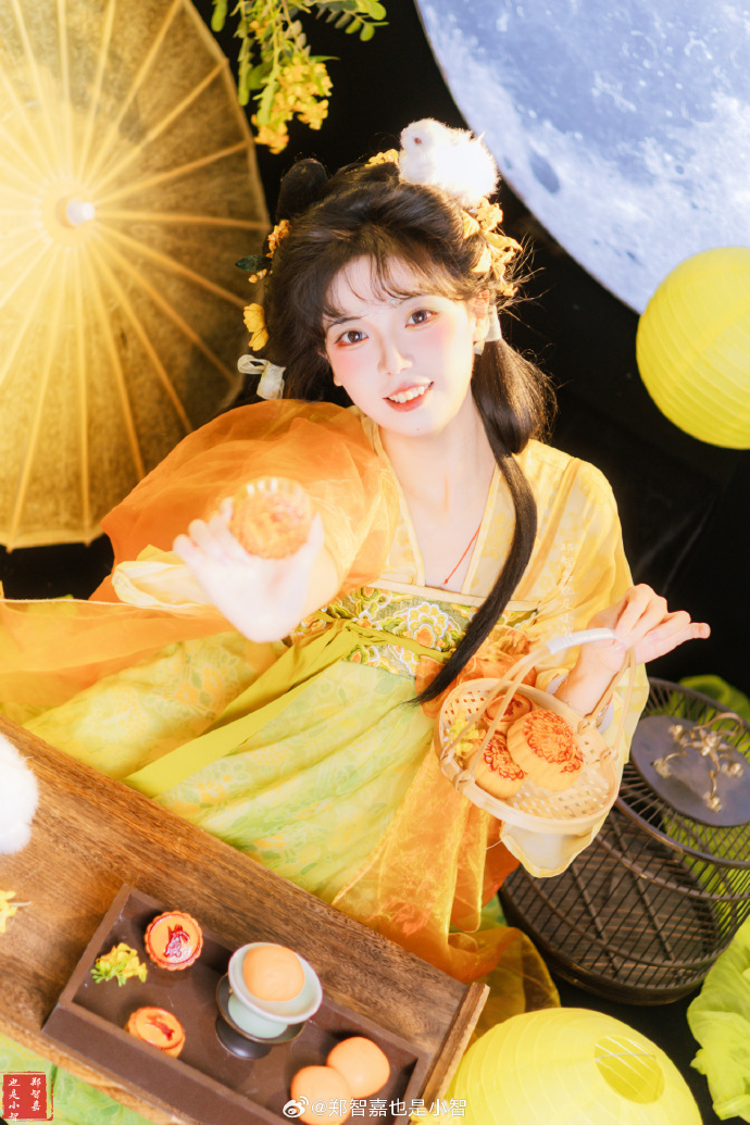 桂子飘香玉兔舞好久没发18张了！出镜/后期/妆造|@郑智嘉也是小智 ## ​ 预览 2