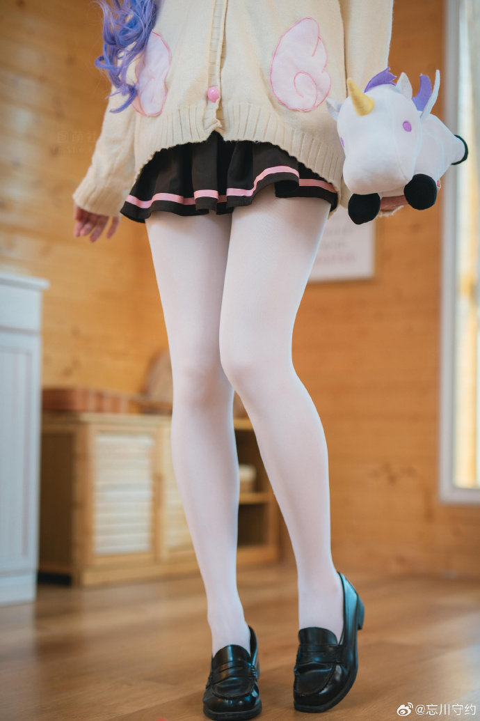 焖焖碳 独角兽JK制服白丝～ ​ 预览 5